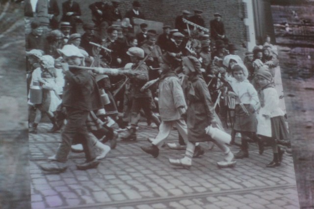 Dressed up schoolchildren ca. 1925