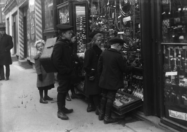 Holger Damgaard | 01/01/1908 The first image ever published in a Danish newspaper by a staff photographer (Holger Damgaard for the newspaper Politiken).